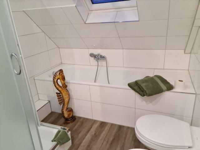 Pilgrims "Rosalie" Grosse Fewo Mit 3 Schlafzimmern, 1Bad, 2 Wc, Balkon, Fast Internet Brilon Exterior foto